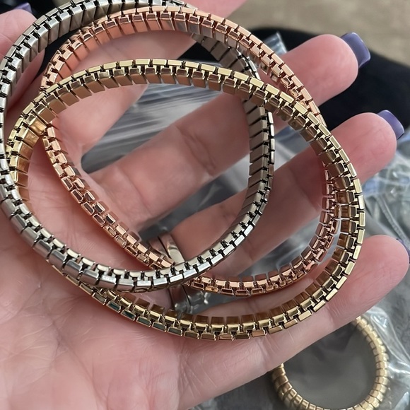 Steely Glam Tubogas Stretch Bracelet  with pierced earrings set by R.J. … - Picture 5 of 6